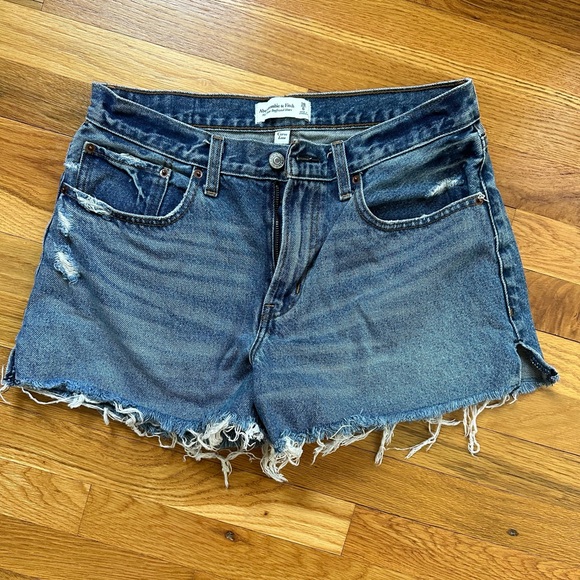 Abercrombie and Fitch - Curve Love - Mid Rise - Women’s - Size 6 shorts - Picture 1 of 3